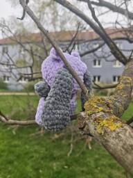 Králíček s oblečkem