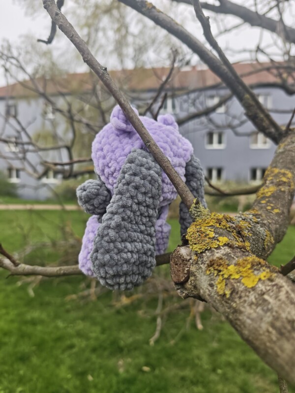 Králíček s oblečkem