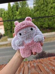 Králíček s oblečkem